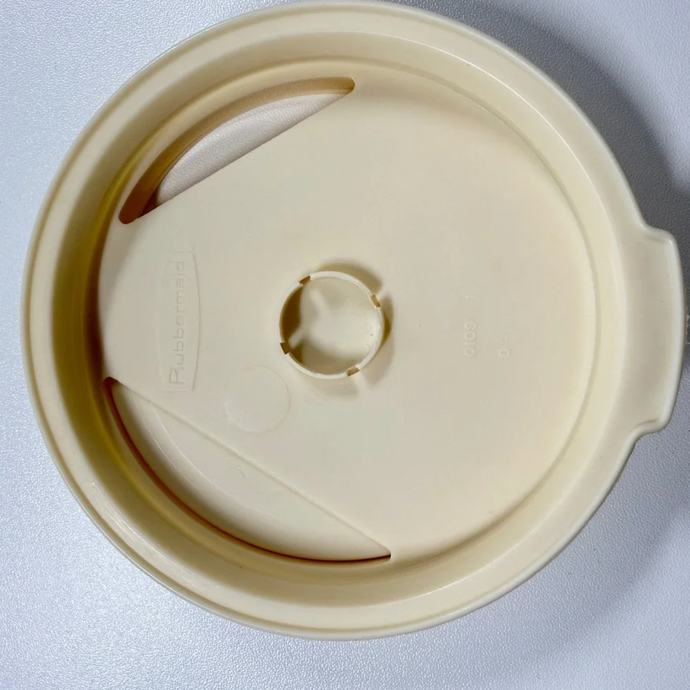 RUBBERMAID Vintage Spaghetti Dispenser 0110 Almond Lid Portion Control 11 Inch